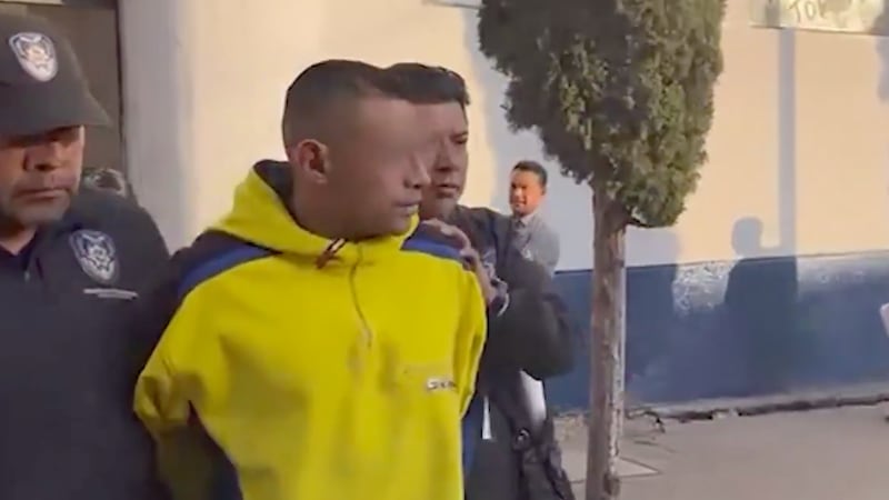 Dan prisión preventiva a Uriel ‘N’, hombre que acosó a Sheinbaum