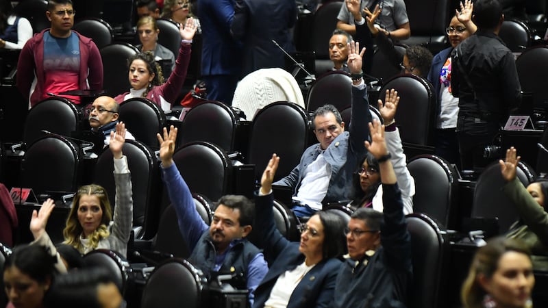 Diputados se aprueban aumento salarial mientras recortan presupuesto a organismos autónomos