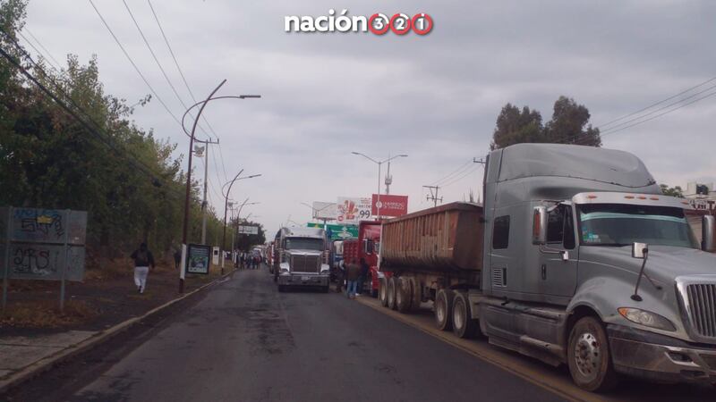 Transportistas se movilizan en el Valle de México y Toluca