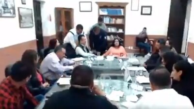 El alcalde de Tlapa de Allende ordenó arrestar al regidor por no emitir su voto en un tema de presupuesto