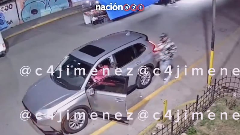 "Ayúdenme": En sólo 45 segundos roban camioneta a mujer en Tultitlán