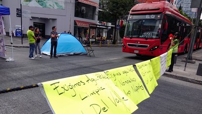Vecinos se han quejado de el olor a gasolina en la alcaldía