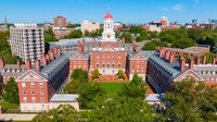 Gobierno de Trump congela 2 mil 200 millones de dólares en financiamiento a Harvard