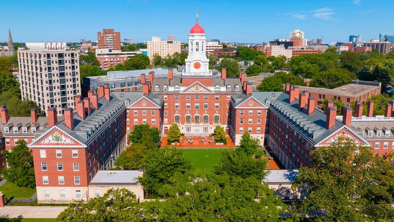 Gobierno de Trump congela 2 mil 200 millones de dólares en financiamiento a Harvard