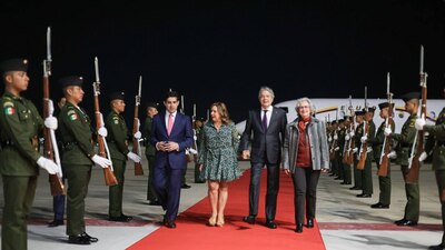 El mandatario de Ecuador fue recibido en un acto protocolario en el Aeropuerto Felipe Ángeles.
