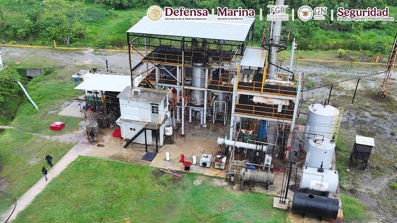 Incautan inmueble en Veracruz con una refinería ilegal; recuperan más de 500 mil litros de crudo