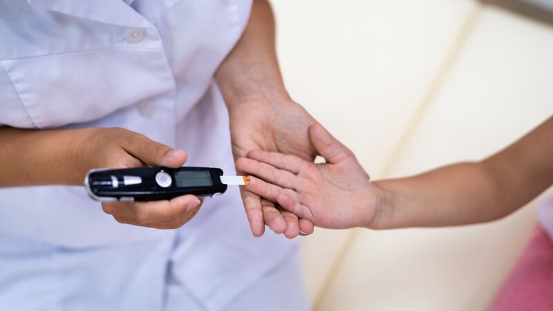 El 39% de niños evaluados en escuelas públicas presentan obesidad y el 38% debilidad visual: Salud