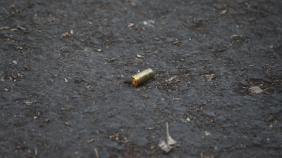 El agresor y sus acompañantes huyeron del sitio, y se mantienen prófugos.