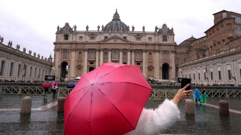 “Siento en mi corazón la bendición que se esconde en la fragilidad”; mejora estado de salud del Papa