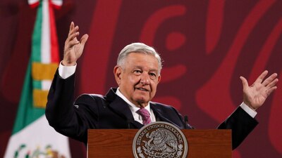 Dijo que en el periodo neoliberal, las reformas a la Constitución tuvieron lucro