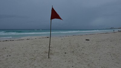 El meteoro arribó a Puerto Morelos a las 5:30 horas de este miércoles