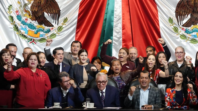 Reviven video de morenistas respaldando a Rocha Moya en la Cámara de Diputados: “¡No estás solo!"