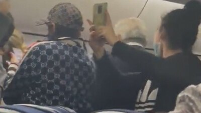 Pasajeros abuchearon al presidente  en su vuelo de regreso de NY