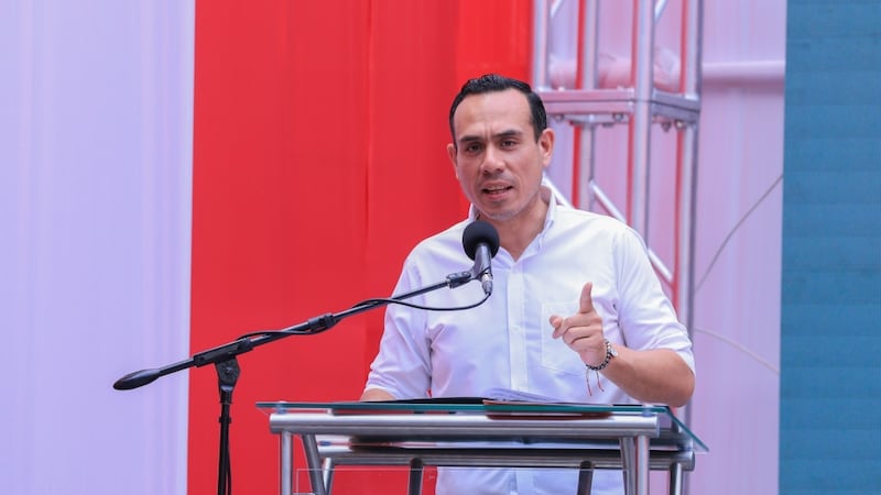 Presidente de Perú analiza irrumpir en la embajada mexicana, para detener a Betssy Chávez