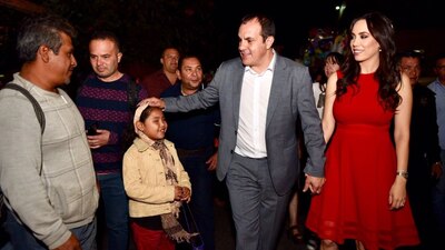 El gobernador de Morelos y su esposa Natalia Rezende