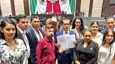 Los legisladores de Morena presentaron la denuncia penal en contra de los jueces
