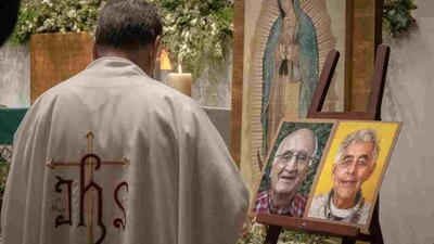 El sicario pidió al sacerdote sobreviviente que lo confesara