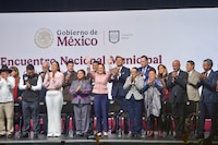 “Mientras estemos unidos, no hay problema que no podamos enfrentar”: Sheinbaum a alcaldes