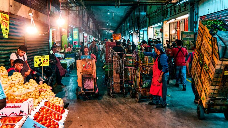 Reportan balacera entre presuntos policías de la SSC-CDMX en la Central de Abasto