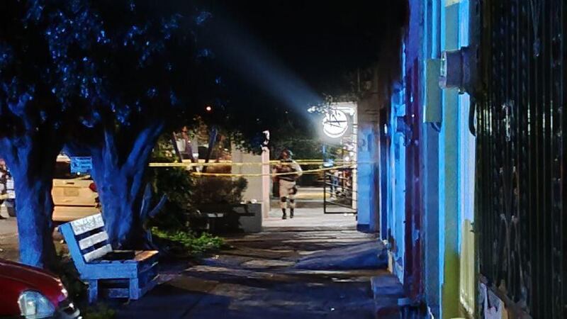 Grupo armado ataca a 7 personas que convivían en un bar de Celaya