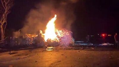 En la madrugada una pipa de combustible se impactó y causó el accidente