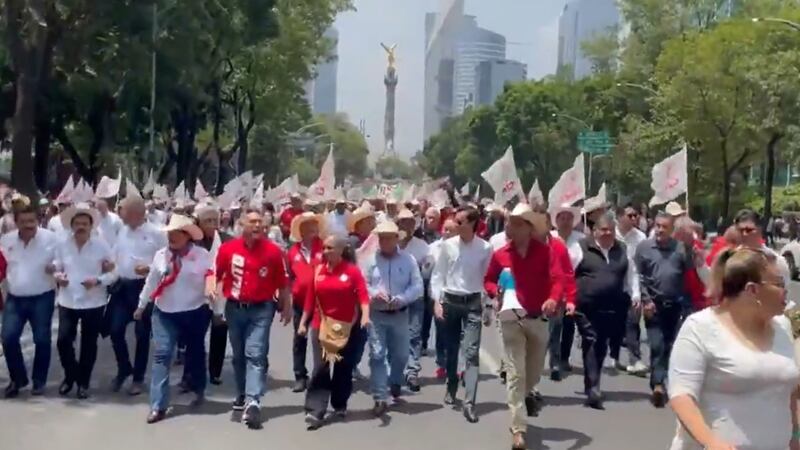 “No estás solo”: Priistas protestan en Reforma en defensa de ‘Alito’ Moreno
