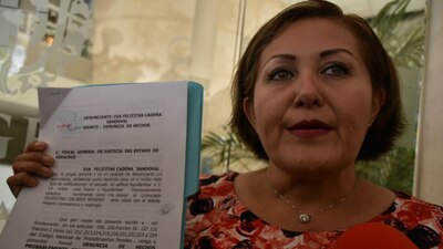 Eva Cadena enfrenta problemas por videos en los que se le ve recibiendo dinero en efectivo