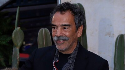 Señaló que los grupos intelectuales viven en un mundo de ficción