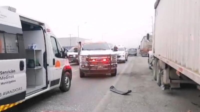 Camión De Pasajeros Se Impacta Con Tráiler Estacionado Deja Más De 20 Camión De Pasajeros Se Impacta Con Tráiler Estacionado Deja Más De 20