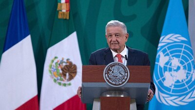 El presidente dijo que en su iniciativa no se cancela la posibilidad de que compañías privadas hagan negocios