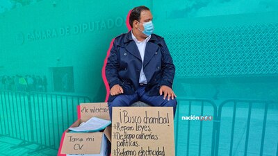 Fermín lleva varios meses sin empelo y decidió acudir al recinto legislativo