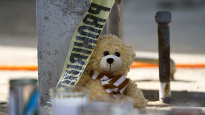 La menor de edad habría muerto al golpearse contra el pavimento