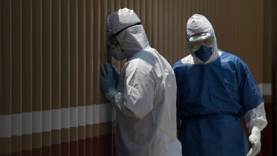 Autoridades de salud en todo el mundo ya reevalúan sus estrategias sanitarias frente a la pandemia