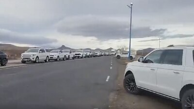 El contingente se nutrió de al menos 50 automóviles