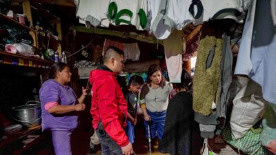 La jefa de Gobierno platicó con pobladores afectados por las inundaciones