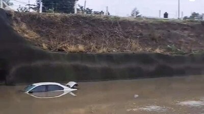 Decenas de automóviles quedaron bajo el agua