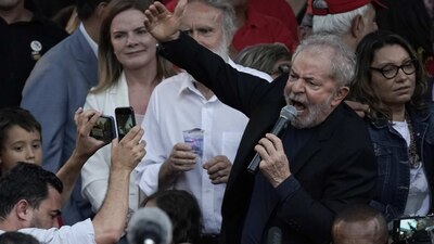 Al salir de prisión, Lula da Silva ofreció un discurso a sus seguidores