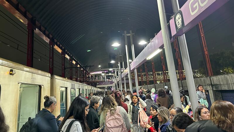 Metro cierra 5 estaciones de la Línea A por inundaciones tras tormenta en CDMX