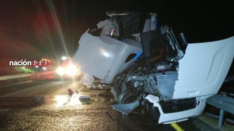 ¡Iban a trabajar! Camioneta de jornaleros choca contra tráiler; hay 9 fallecidos