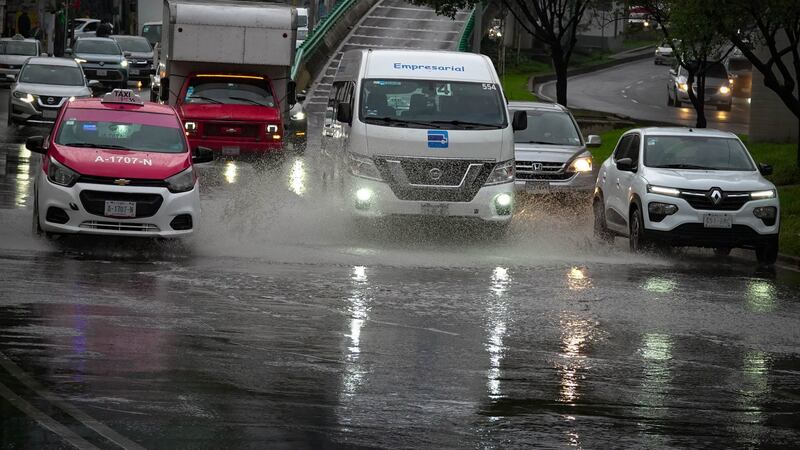 Activan doble alerta en 11 alcaldías de la CDMX por fuertes lluvias y posible caída de granizo