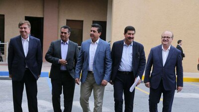 De izquierda a derecha: los gobernadores de Baja California, Nuevo León, Tamaulipas, Chihuahua y Morelos