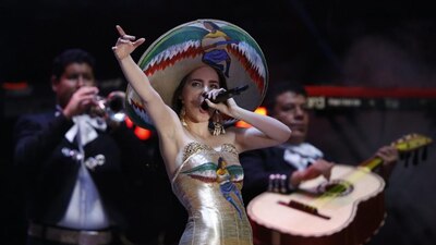 La cantante durante su participación en el cierre de campaña de AMLO, en junio pasado