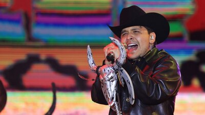 Los cantantes Christian Nodal y Cazzu dieron a conocer que serán papás