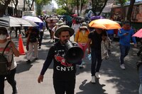 Mujer de la tercera edad increpa a integrantes de la CNTE por bloquear Reforma