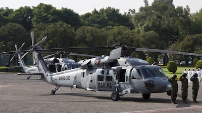 En 2011, la Marina recibió tres Blackhawks UH-60 de EU