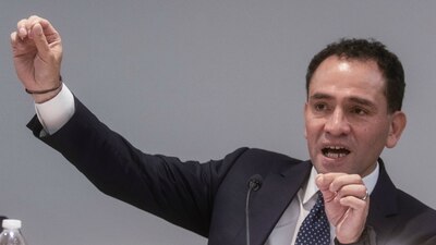 El titular de Hacienda primero negó su reunión con Meade y González y luego dijo que sí hubo diálogo