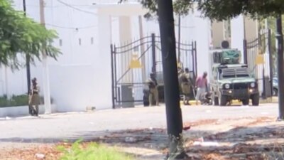 Elementos de seguridad resguardan el recinto