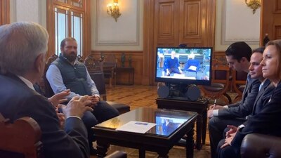 AMLO le propuso al fundador de Facebook ser socio de México para llevar internet a zonas marginadas
