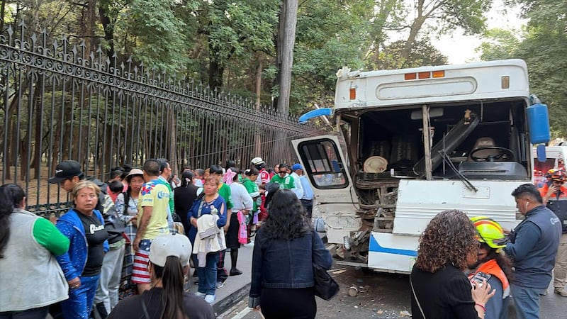 Autobús de peregrinos guadalupanos choca en CDMX; hay 15 lesionados