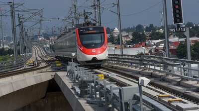 'El Insurgente' ya transporta 10 mil personas al día